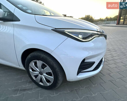 Белый Рено Зое, объемом двигателя 0 л и пробегом 124 тыс. км за 11300 $, фото 2 на Automoto.ua
