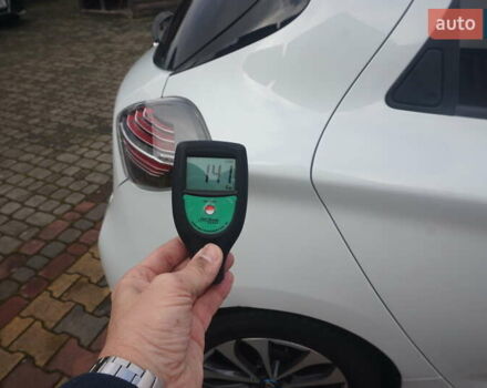 Белый Рено Зое, объемом двигателя 0 л и пробегом 122 тыс. км за 13000 $, фото 74 на Automoto.ua