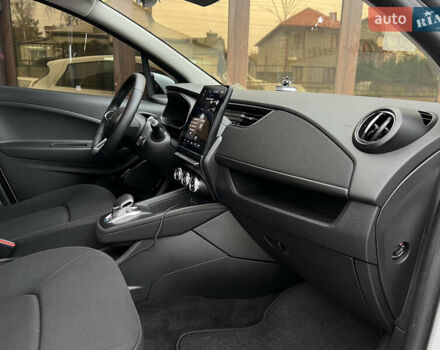 Белый Рено Зое, объемом двигателя 0 л и пробегом 31 тыс. км за 11999 $, фото 49 на Automoto.ua