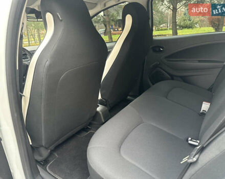 Белый Рено Зое, объемом двигателя 0 л и пробегом 28 тыс. км за 12500 $, фото 34 на Automoto.ua