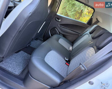 Белый Рено Зое, объемом двигателя 0 л и пробегом 118 тыс. км за 12900 $, фото 27 на Automoto.ua