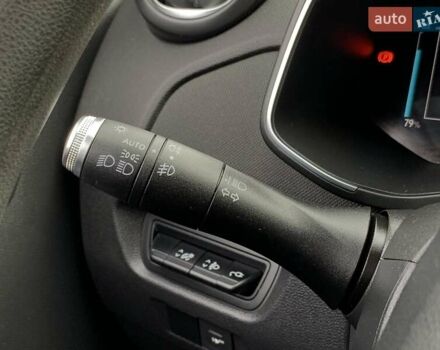 Белый Рено Зое, объемом двигателя 0 л и пробегом 66 тыс. км за 12499 $, фото 43 на Automoto.ua