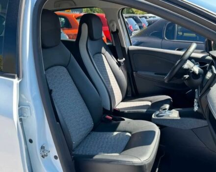 Белый Рено Зое, объемом двигателя 0 л и пробегом 44 тыс. км за 8000 $, фото 5 на Automoto.ua