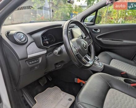 Белый Рено Зое, объемом двигателя 0 л и пробегом 56 тыс. км за 12500 $, фото 26 на Automoto.ua