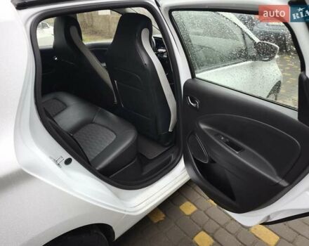 Белый Рено Зое, объемом двигателя 0 л и пробегом 59 тыс. км за 13200 $, фото 38 на Automoto.ua