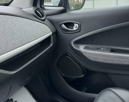 Белый Рено Зое, объемом двигателя 0 л и пробегом 97 тыс. км за 11900 $, фото 29 на Automoto.ua