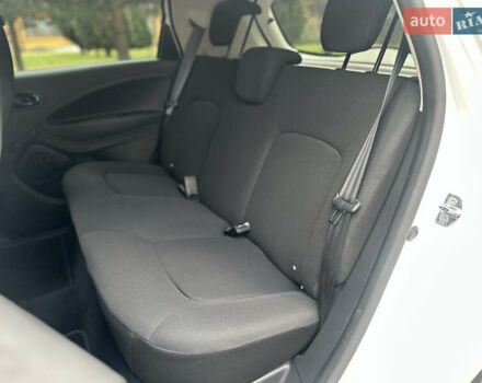 Белый Рено Зое, объемом двигателя 0 л и пробегом 28 тыс. км за 12500 $, фото 35 на Automoto.ua