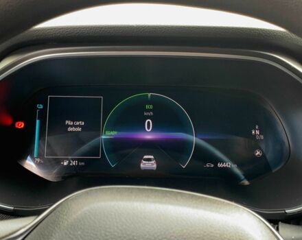 Белый Рено Зое, объемом двигателя 0 л и пробегом 66 тыс. км за 12499 $, фото 18 на Automoto.ua