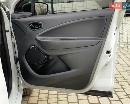 Белый Рено Зое, объемом двигателя 0 л и пробегом 66 тыс. км за 12499 $, фото 31 на Automoto.ua