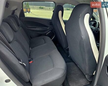 Белый Рено Зое, объемом двигателя 0 л и пробегом 74 тыс. км за 11600 $, фото 13 на Automoto.ua