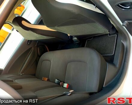 Белый Рено Зое, объемом двигателя 80 л и пробегом 78 тыс. км за 11850 $, фото 12 на Automoto.ua