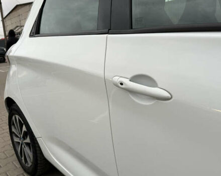 Белый Рено Зое, объемом двигателя 0 л и пробегом 88 тыс. км за 12300 $, фото 13 на Automoto.ua