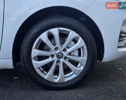 Белый Рено Зое, объемом двигателя 0 л и пробегом 85 тыс. км за 12999 $, фото 38 на Automoto.ua
