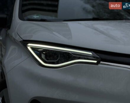 Білий Рено Зое, об'ємом двигуна 0 л та пробігом 28 тис. км за 12222 $, фото 10 на Automoto.ua