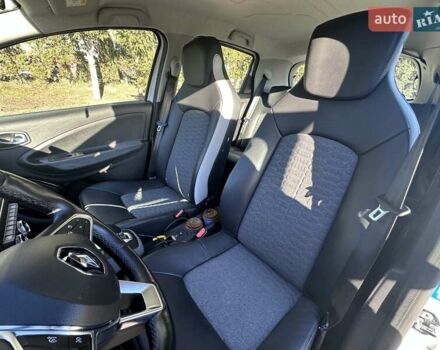 Белый Рено Зое, объемом двигателя 0 л и пробегом 83 тыс. км за 11999 $, фото 48 на Automoto.ua