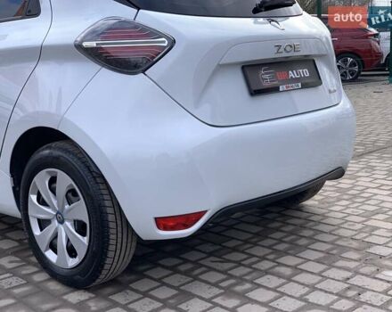 Белый Рено Зое, объемом двигателя 0 л и пробегом 66 тыс. км за 12499 $, фото 19 на Automoto.ua