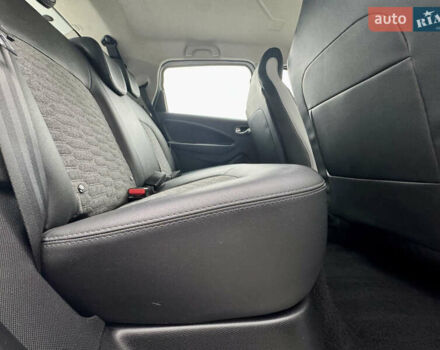 Белый Рено Зое, объемом двигателя 0 л и пробегом 55 тыс. км за 13300 $, фото 29 на Automoto.ua