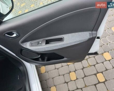 Белый Рено Зое, объемом двигателя 0 л и пробегом 50 тыс. км за 11900 $, фото 26 на Automoto.ua