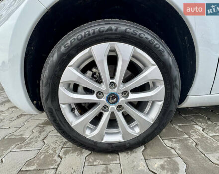 Белый Рено Зое, объемом двигателя 0 л и пробегом 55 тыс. км за 13300 $, фото 11 на Automoto.ua