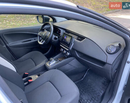 Белый Рено Зое, объемом двигателя 0 л и пробегом 47 тыс. км за 13999 $, фото 12 на Automoto.ua