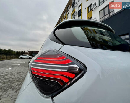 Белый Рено Зое, объемом двигателя 0 л и пробегом 55 тыс. км за 13300 $, фото 45 на Automoto.ua