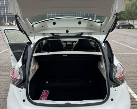 Белый Рено Зое, объемом двигателя 0 л и пробегом 97 тыс. км за 11900 $, фото 39 на Automoto.ua