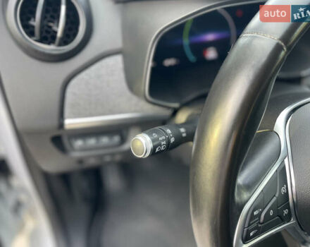 Белый Рено Зое, объемом двигателя 0 л и пробегом 106 тыс. км за 12299 $, фото 28 на Automoto.ua