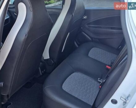 Белый Рено Зое, объемом двигателя 0 л и пробегом 85 тыс. км за 12999 $, фото 24 на Automoto.ua