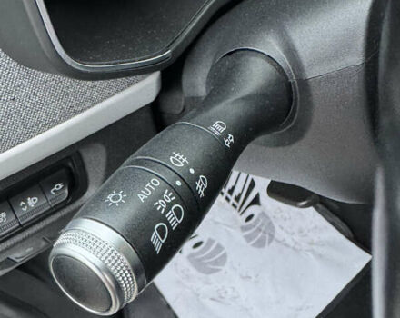 Белый Рено Зое, объемом двигателя 0 л и пробегом 97 тыс. км за 11900 $, фото 22 на Automoto.ua