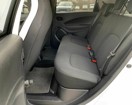 Белый Рено Зое, объемом двигателя 0 л и пробегом 66 тыс. км за 12499 $, фото 11 на Automoto.ua