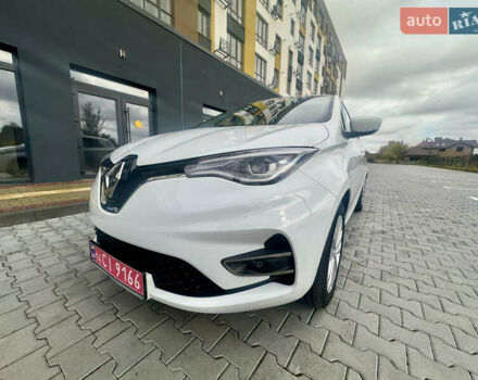Белый Рено Зое, объемом двигателя 0 л и пробегом 70 тыс. км за 12999 $, фото 7 на Automoto.ua