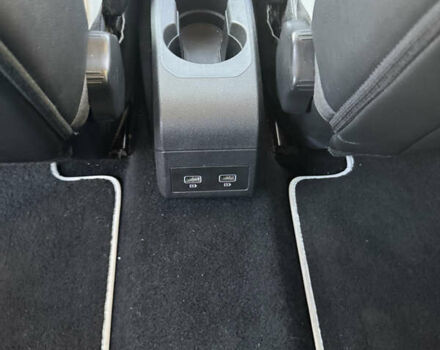 Белый Рено Зое, объемом двигателя 0 л и пробегом 74 тыс. км за 13499 $, фото 36 на Automoto.ua