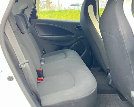Белый Рено Зое, объемом двигателя 0 л и пробегом 52 тыс. км за 12200 $, фото 14 на Automoto.ua