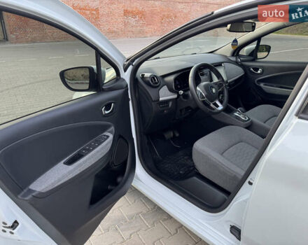Белый Рено Зое, объемом двигателя 0 л и пробегом 72 тыс. км за 12450 $, фото 14 на Automoto.ua