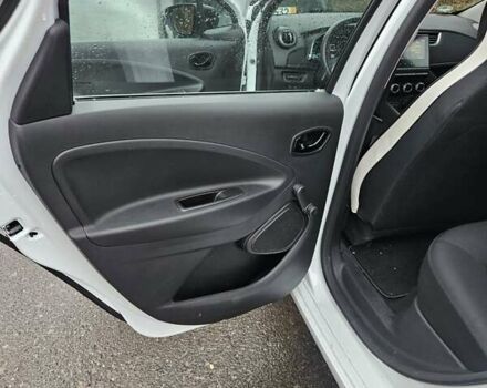 Белый Рено Зое, объемом двигателя 0 л и пробегом 28 тыс. км за 11800 $, фото 12 на Automoto.ua