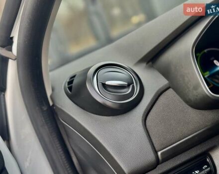 Белый Рено Зое, объемом двигателя 0 л и пробегом 86 тыс. км за 10850 $, фото 73 на Automoto.ua