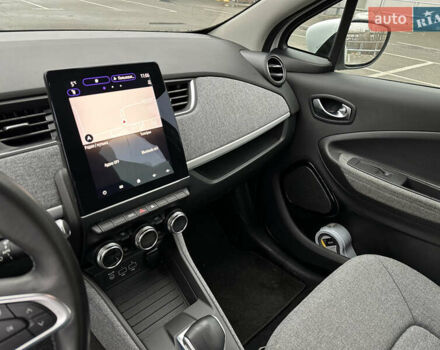 Білий Рено Зое, об'ємом двигуна 0 л та пробігом 77 тис. км за 12990 $, фото 21 на Automoto.ua