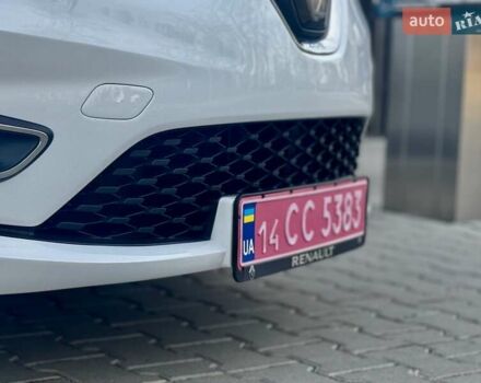 Белый Рено Зое, объемом двигателя 0 л и пробегом 86 тыс. км за 10850 $, фото 15 на Automoto.ua