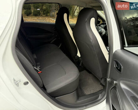 Білий Рено Зое, об'ємом двигуна 0 л та пробігом 30 тис. км за 12300 $, фото 10 на Automoto.ua