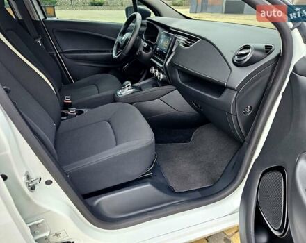 Белый Рено Зое, объемом двигателя 0 л и пробегом 74 тыс. км за 11600 $, фото 11 на Automoto.ua