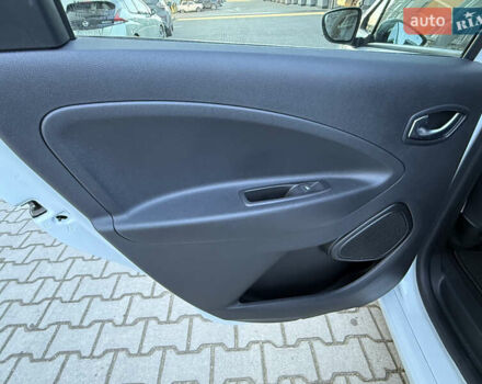 Білий Рено Зое, об'ємом двигуна 0 л та пробігом 23 тис. км за 13150 $, фото 23 на Automoto.ua