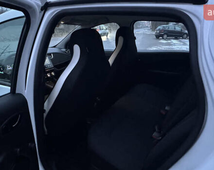 Белый Рено Зое, объемом двигателя 0 л и пробегом 13 тыс. км за 13000 $, фото 10 на Automoto.ua