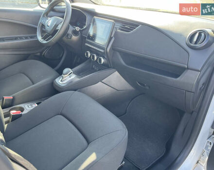 Белый Рено Зое, объемом двигателя 0 л и пробегом 56 тыс. км за 12500 $, фото 13 на Automoto.ua