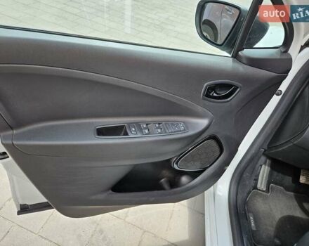 Белый Рено Зое, объемом двигателя 0 л и пробегом 28 тыс. км за 11900 $, фото 16 на Automoto.ua