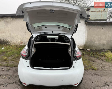 Білий Рено Зое, об'ємом двигуна 0 л та пробігом 23 тис. км за 13150 $, фото 63 на Automoto.ua