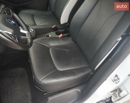 Белый Рено Зое, объемом двигателя 0 л и пробегом 122 тыс. км за 13000 $, фото 26 на Automoto.ua