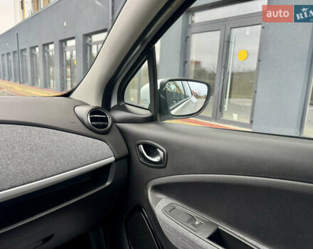 Белый Рено Зое, объемом двигателя 0 л и пробегом 55 тыс. км за 13300 $, фото 39 на Automoto.ua