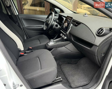 Белый Рено Зое, объемом двигателя 0 л и пробегом 31 тыс. км за 11999 $, фото 47 на Automoto.ua