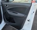 Белый Рено Зое, объемом двигателя 0 л и пробегом 85 тыс. км за 12999 $, фото 32 на Automoto.ua