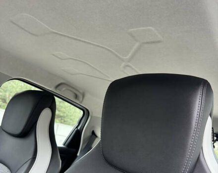 Белый Рено Зое, объемом двигателя 0 л и пробегом 97 тыс. км за 11900 $, фото 33 на Automoto.ua